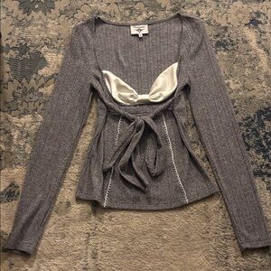 Gray Long Sleeve Ribbed Tie-Front Tee with Ivory Bust